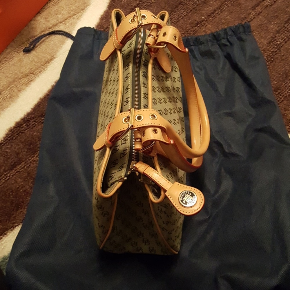 Dooney and Bourke Ladies purse